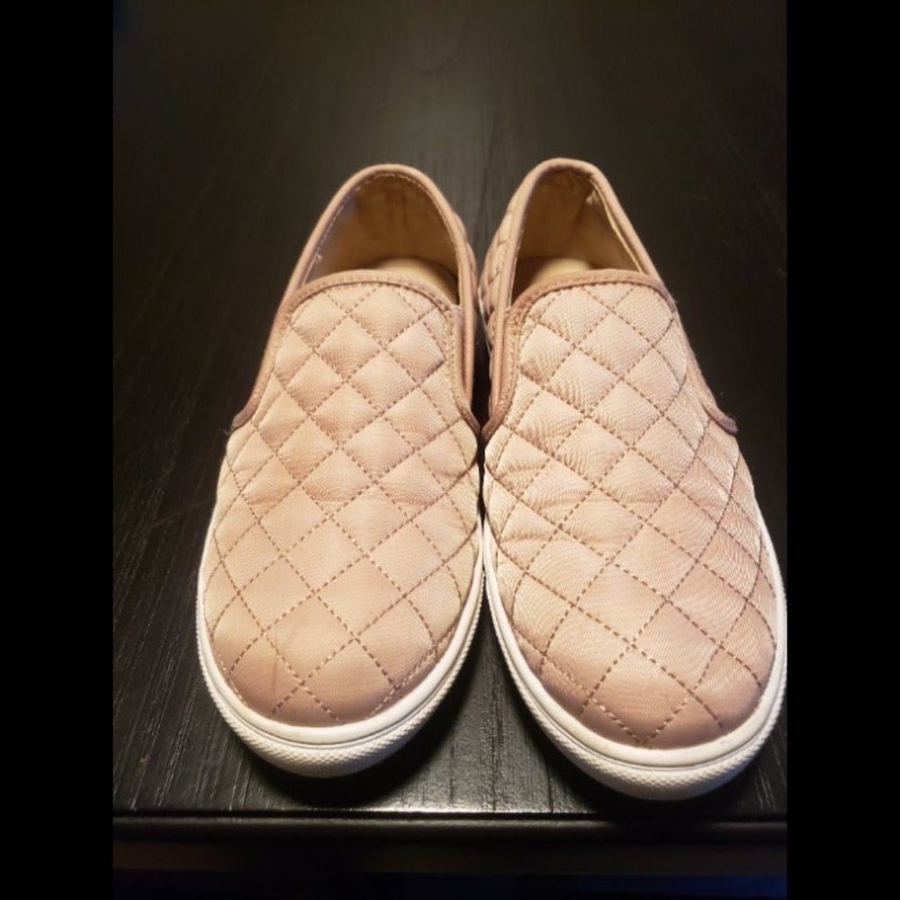 Steve Madden Quilted Slip On Sneakers | ECENTRCQ | Pink | Size 6.5